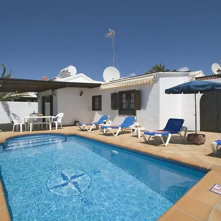 Villa 2 Bedroom 'the Bungalow' With Private Heated Pool. Puerto del Carmen (Lanzarote)