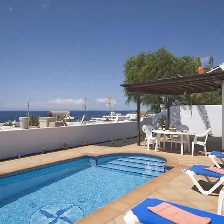 2 Bedroom 'the Bungalow' With Private Heated Pool. Villa Puerto del Carmen (Lanzarote)